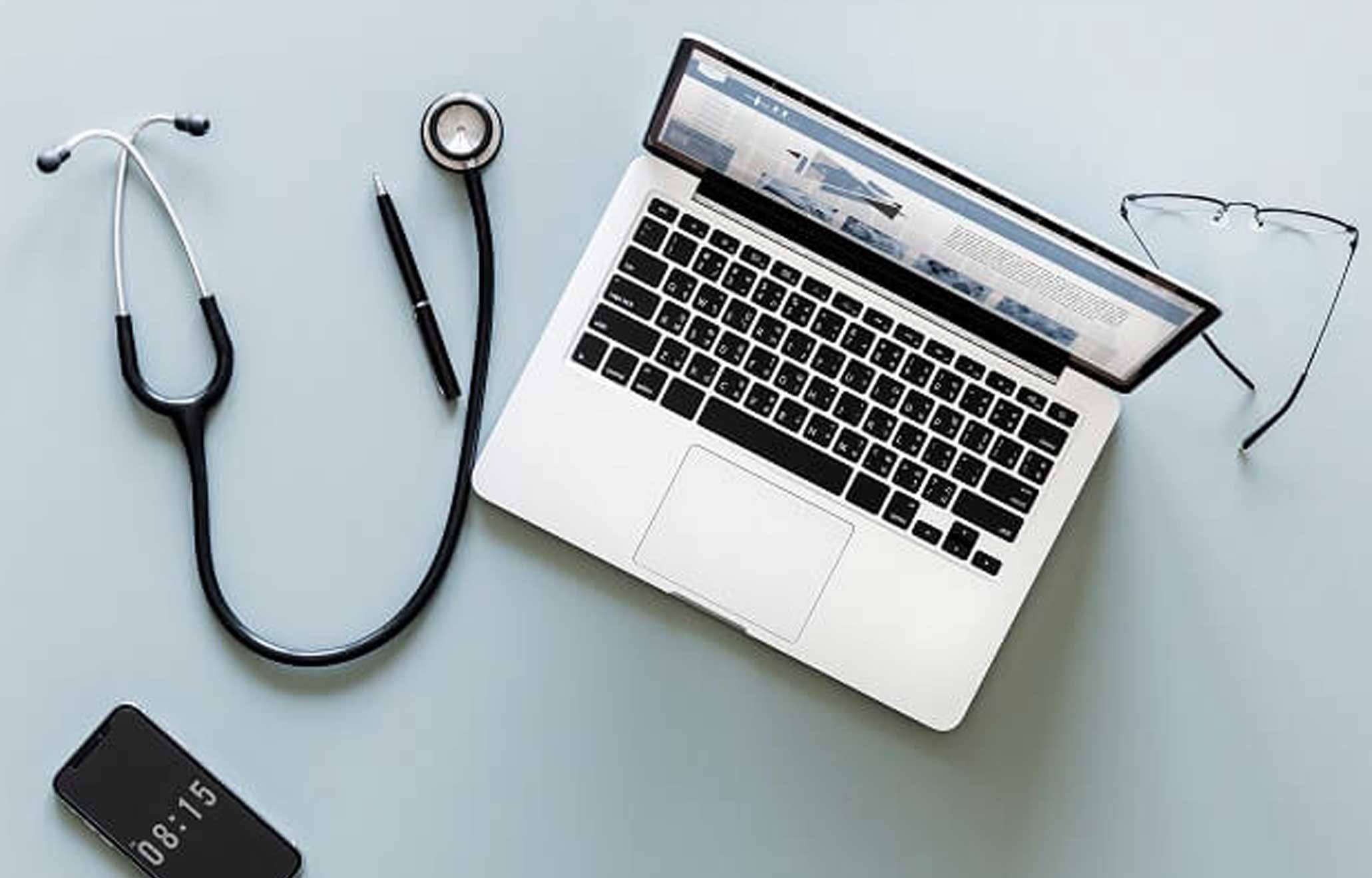 Buscar informações médicas na internet requer cuidados