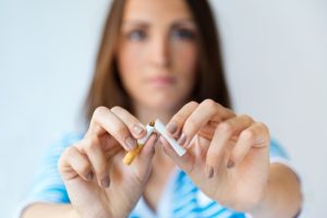 Mulheres fumantes correm maior risco de infarto Descubra!