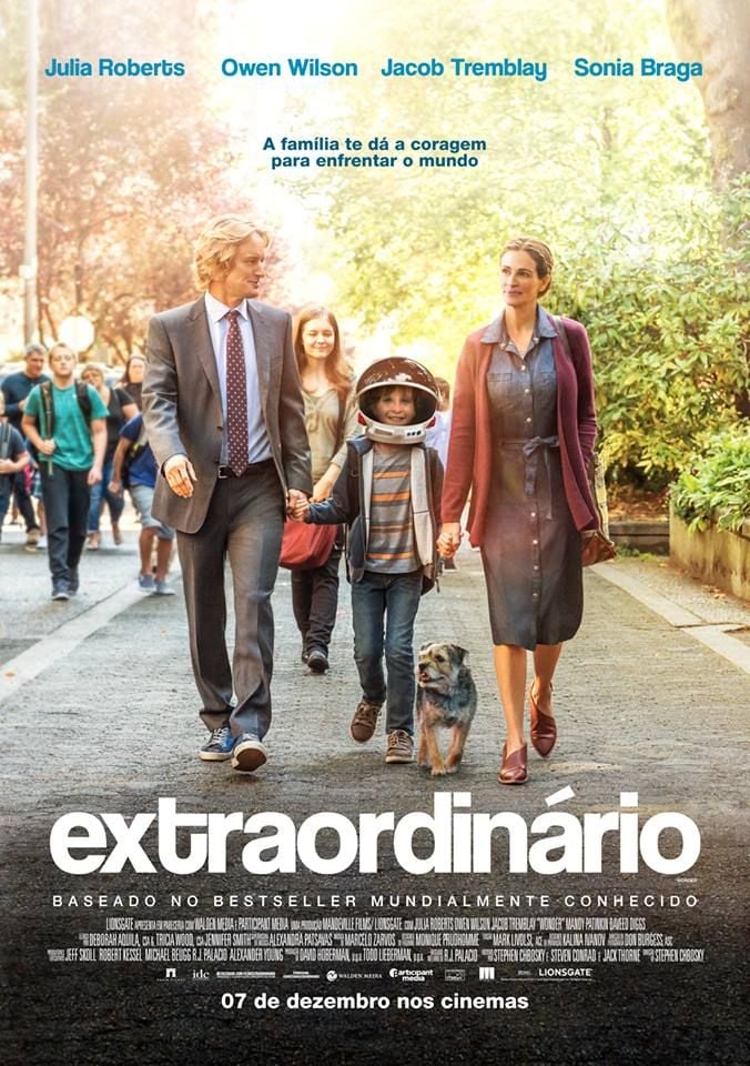 Cartaz do filme Extraordinário, sobre um garoto com deformidade facial enfrentando o preconceito